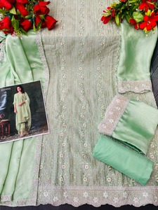 Traje Salwar Kameez de terciopelo viscosa pesado de diseñador clásico estilo tradicional bordado pesado sin arrugas listo para fiesta de boda - Product Image 3