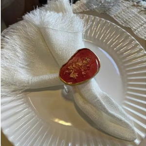 Ronds de serviette en résine à thème festif avec un design inspiré de l'art moderne pour le style et les célébrations du dîner à la maison - Product Image 1