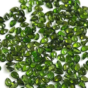 ลูกแพร์ไดออปไซด์สีเขียวธรรมชาติตัดอัญมณีเหลี่ยมเพชรพลอยหลวมสำหรับทำเครื่องประดับขนาด3X5มม. 4x6มม. 5x7มม. 6x8มม. 7x9มม. ซื้อจำนวนมากตอนนี้ - Product Image 1