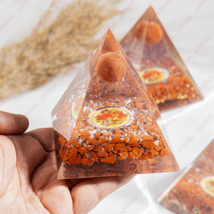 Pirámide de Cristal de Jaspe Rojo Orgone, la Más Vendida al por Mayor, con Globo para Meditación Positiva - Product Image 1