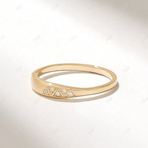 Bague de mariage en diamant de laboratoire, élégante et minimaliste, en or jaune 14 carats, prix de gros pour les fêtes. - Product Image 1