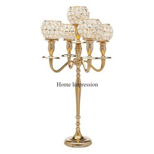 Grande forme en aluminium coulé plaqué or de haute qualité avec 5 bougeoirs de créateur en perles de cristal Candélabres de fantaisie modernes - Product Image 5