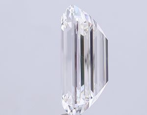 Exquisito Diamante Cultivado en Laboratorio con Corte Esmeralda de 14 Quilates, Color Verde Intenso, Certificado IGI, Claridad VVS2, con Brillo de Espejo - Product Image 3