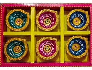 Diya en argile colorée avec cire Les diyas en argile colorés traditionnels avec de la cire combinent le diya en argile de cire pré-rempli - Product Image 3