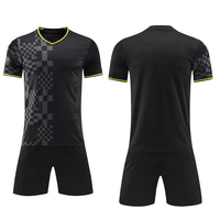 Ensemble d'uniformes de football respirants personnalisables avec maillot et short 100% polyester Logo et couleurs personnalisés Fabriqué au Pakistan
