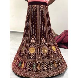 OEM Heavy Jarkan Work Velvet Lehenga with Flair Heavy Can-Can Fitting for Party Wear Winter Summer Proveedor al por mayor en todo el mundo - Product Image 4