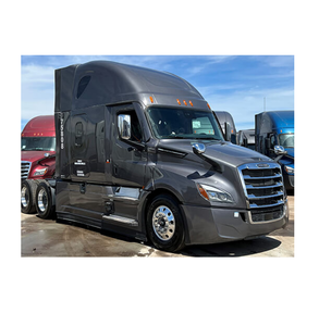 Excelente Freightliner Cascadia con distancia entre ejes de 230 pulgadas e interior personalizado, además de inversor de 1500 vatios y 2 camas dobles. - Product Image 5