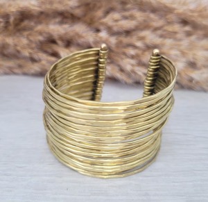 Brazaletes de pulsera de latón simples de larga duración más vendidos estilo minimalista para uso diario a la venta desde la India - Product Image 4