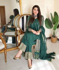 Muestre los conjuntos de Salwar kameez pakistaníes para niñas en su tienda. Explore nuestra colección de fotos de ropa india y pakistaní. - Product Image 4