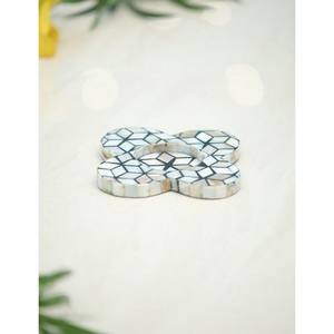 Posavasos con incrustaciones de hueso de estilo clásico Posavasos hecho a mano de forma cuadrada de Color azul y blanco Diseño único y posavasos usados en la cocina - Product Image 2