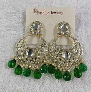 ต่างหูใส่ได้ทุกวันอย่างมีสไตล์สำหรับผู้หญิงยกระดับลุคออฟฟิศและลุคลำลองของคุณด้วยสินค้าแฟชั่นอินเดียเหล่านี้ - Product Image 1