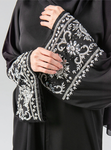 Vente en gros de robes Abaya musulmanes pour femmes adultes, en soie personnalisée de Dubaï, à volants, à manches longues, anti-rides, faites à la main, luxueuses et élégantes, pour la prière - Product Image 4