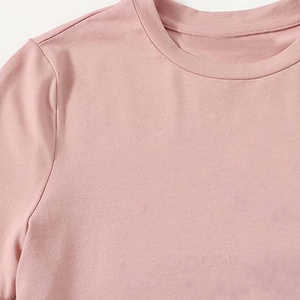 Camiseta de algodón informal de talla grande para mujer, de manga corta, transpirable, de ajuste relajado, estilo veraniego, sencilla, cómoda y suave para uso diario. - Product Image 3