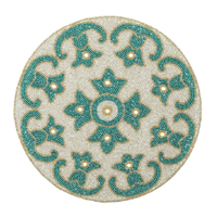 Napperons de mariage ronds en fer avec perles de cristal argentées, design élégant, personnalisables, vente en gros, broderie et travail au point de croix