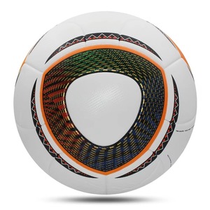 Balón de Fútbol de Entrenamiento con Logotipo Personalizado de la Mejor Calidad, Diseño Duradero y Ligero de Cuero PU, Color y Tamaño Personalizados para Venta en Línea - Product Image 3