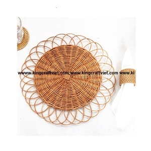 Napperons en rotin naturel faits à la main en forme de fleur pour la décoration de la maison artisanat plaque de chargeur en gros - Product Image 1