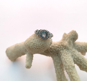 Bague de mariage artisanale en argent sterling 925 plaqué or avec pierre précieuse labradorite et sertissage clos diamanté pour femme, idéale pour les fêtes et la vente en gros, cadeau - Product Image 6