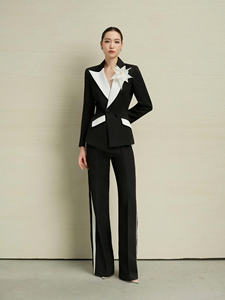 Ensemble de costume de smoking noir et blanc élégant pour femmes, blazer et pantalon sur mesure, tenue de bureau formelle, fabricant OEM/ODM au Vietnam - Product Image 4