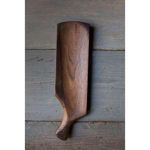 Tabla de cortar de madera de estilo rural ideal para picar hornear servir o fotografiar alimentos en cocinas con luz natural - Product Image 3