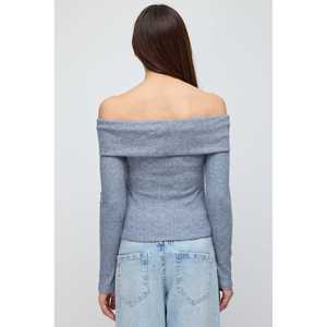 Blusa Azul para Mujer, Cuello Redondo, Logotipo Frontal, Corte Regular, Manga Larga, Manga Corta, Casual, Formal, Poliéster, Tallas XS a XL Disponibles - Product Image 5