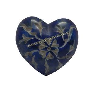Corazón Decorativo de Piedra de Savia Grabado en Color Azul, Perfecto para Decoración de Sala de Estar, Estantes, Escritorios y Mesas, a Precio de Mayoreo - Product Image 6