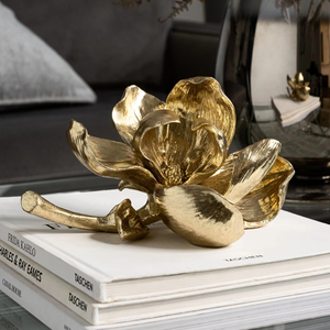 Pièce maîtresse de table décorative artistique rose dorée pour la décoration de la maison sur le thème de l'amour - Product Image 1