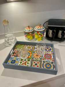 Bandeja otomana de madera de nogal moderna con asas Bandeja de servicio para decoración de sala de estar Idea de regalo para el hogar - Product Image 3