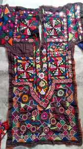 Kancoold — patchs brodés tribaux antiques en conception indienne, créée par de vrais vêtements vintage pour les créateurs, cheveux artisanaux - Product Image 5