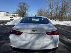 Chevrolet Malibu 2024 d'occasion en excellent état - Product Image 4
