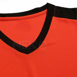 Uniforme de baloncesto hecho a medida para hombre, ropa deportiva de último diseño con estilo de conjunto de características transpirables - Product Image 4