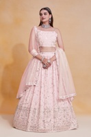 Ensemble de lehenga traditionnel en georgette avec broderie riche en sequins zari, blouse non cousue et élégant dupatta en tulle doux