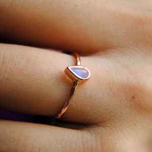 แหวนมูนสโตนรูปลูกแพร์สีรุ้งทำด้วยมือ925เงินและทองอัญมณีธรรมชาติของขวัญสำหรับเธอ - Product Image 3