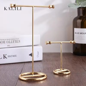 Soporte de aretes de oro simple, soporte de joyería elegante para aros de tachuelas y colgantes, ideal para mesa de tocador y decoración de vestidor - Product Image 5