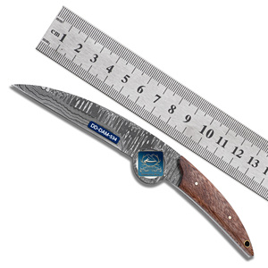 Cuchillo de caza hecho a mano mango de madera de caoba de alta calidad hoja de acero damasco Funda de cuero en relieve grabado con láser OEM - Product Image 3