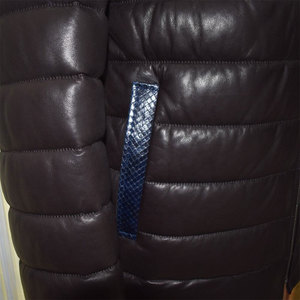Veste en cuir embossé Python pour femmes, nouveau style matelassé, veste matelassée élégante marron, capuche amovible, vêtements d'extérieur tendance pour l'hiver - Product Image 5