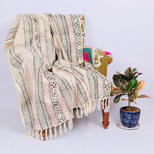 Couverture de canapé et lit en coton lyocell de haute qualité, faite à la main, imprimée, douce, confortable et légère pour l'hiver - Product Image 1