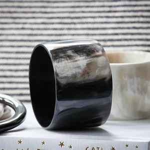 Brazalete de cuerno natural hecho a mano elegante respetuoso con el medio ambiente, joyería de moda con estilo único de artesanía de media luna - Product Image 2