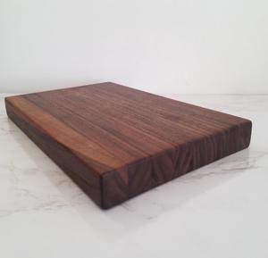 Planche à découper en bois fabriquée en Inde avec logo gravé pour un usage cadeau, planche de cuisine personnalisée sur mesure à prix de gros - Product Image 4