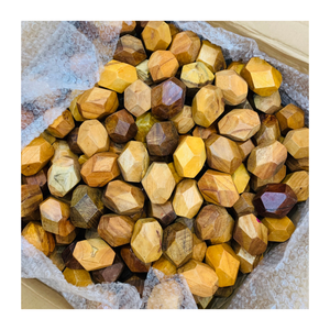 Blocs de roche en bois Tumi Ishi au fini lisse qui encouragent une récréation sûre et engageante pour les tout-petits - Product Image 6