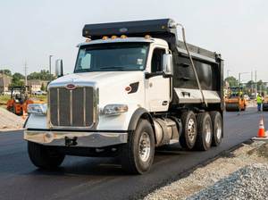 รถบรรทุกมือสอง Peterbilt 529 แรงม้า 8x4 เกียร์ธรรมดา 6 สปีด แบบดัมพ์ บรรทุกหนัก เครื่องยนต์ดีเซล เกียร์ธรรมดา ขาย - Product Image 4