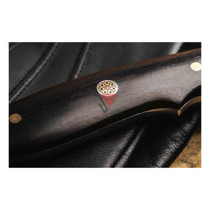 Couteau de chasse de luxe en acier damas gravé lame en acier damas manche en bois OEM personnalisable utilisation de la cuisine garantie de 3 ans - Product Image 6