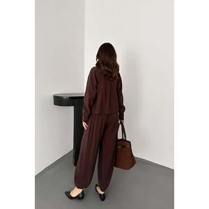 Conjunto de Tres Piezas con Detalles en Gipe Marrón - Marrón - Product Image 6