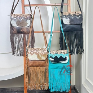 Nuevo Bolso Bandolera Grande de Cuero Vacuno Hecho a Mano con Flecos, Bolso de Hombro Estilo Bohemio de Cuero Repujado Occidental, Bolso de Viaje Estilo Vaquera - Product Image 1