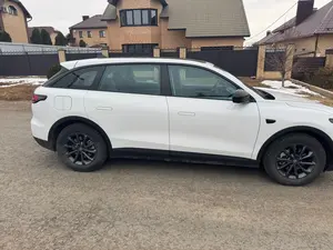 SUV 2023 C 1 1 AWD con Doble Motor, Batería de Litio R18, Asientos de Cuero, 6 Plazas, Techo Panorámico, Cámara Trasera - Product Image 6