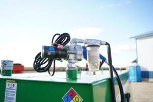 Camión Cisterna para Combustible / Transporte de Petróleo Industrias América 990 5000L 2026 - Product Image 3