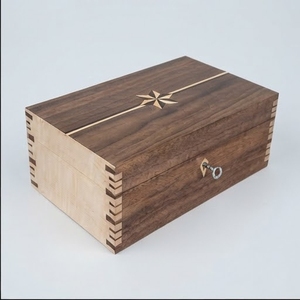 Boîte à bijoux en bois d'acacia, design minimaliste rectangulaire, boîte de rangement à un seul niveau, sculptée, avec serrure en fer, boîtes de rangement décoratives - Product Image 4