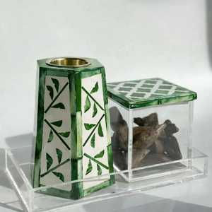 Brûleur d'encens en os incrusté de motifs floraux indiens de haute qualité, diffuseur d'encens à l'anis étoilé personnalisable en couleur et design pour la maison et la cuisine - Product Image 1