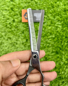 Ciseaux de coiffure professionnels noirs et argentés de 6 pouces en gros cisaillement de coupe et d'amincissement tranchant pour barbier - Product Image 4