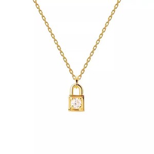 Collar con Mini Candado de Alta Gama Español con Incrustaciones de Circonita, Delicado y Pequeño Colgante de Candado. - Product Image 1