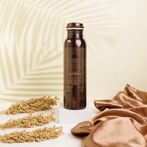 Bouteille d'eau en cuivre martelé de haute qualité pour le yoga et l'Ayurveda Design de logo élégant avec une finition de qualité pour les voyages et les fêtes en Inde - Product Image 2